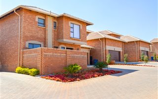 3 Bedroom Townhouse in Olympus AH