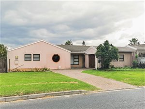 4 Bed House in Die Bos