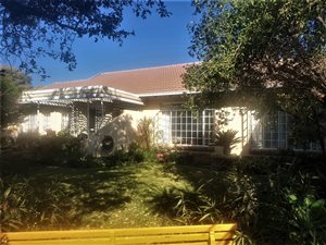 4 Bed House in Die Wilgers