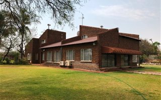1 ha Farm in Kameeldrift East