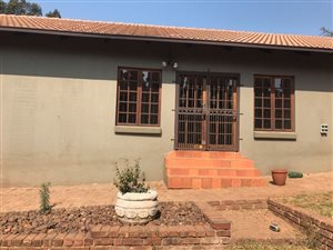 2 Bed House in Waterkloof Glen