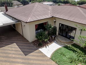 4 Bedroom House in Comet