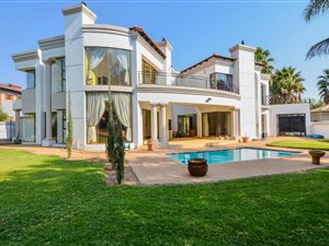 5 Bed House in Silver Lakes Golf Estate
