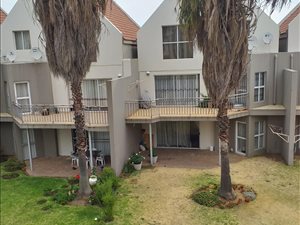 3 Bed Duplex in Halfway Gardens