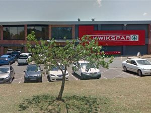 1000 m² Retail Space in Hayfields