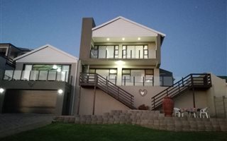 4 Bedroom House in Stilbaai