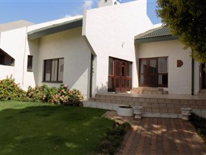 3 Bed House in Bronkhorstbaai