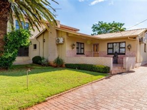 4 Bed House in Laudium