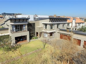 5 Bed House in Boardwalk