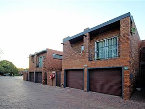 4 Bed Duplex in Maroelana