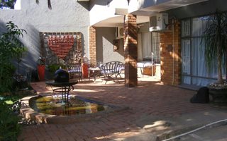 11 Bedroom House in Rhodesdene
