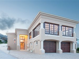 5 Bed House in Mossel Bay Golf Estate