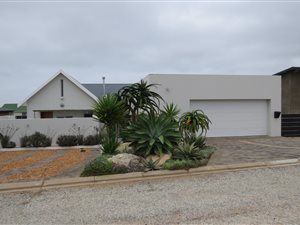1 Bed Flat in Stilbaai