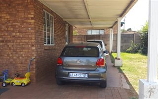 3 Bedroom House in Heuweloord