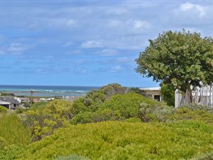 633 m² Land available in Suiderstrand