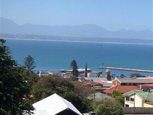 2 Bed Apartment in Mossel Bay Central