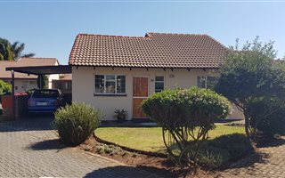 2 Bedroom Townhouse in Bonaero Park
