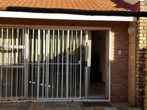 3 Bed House in Camelot