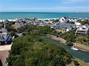 1085 m² Land available in St Francis Bay Canals