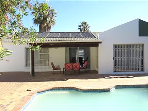 3 Bedroom House in Bloubergrant