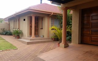 4 Bedroom House in Fauna Park