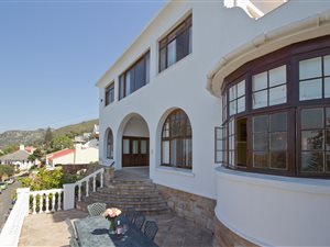 4 Bed House in St James