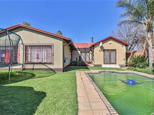 4 Bed House in Buurendal