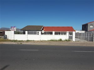 2 Bedroom House in Pelikan Park