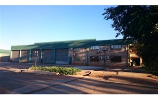 3000 m² Commercial space in Bredell AH