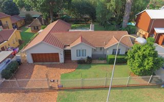 4 Bedroom House in Eldoraigne