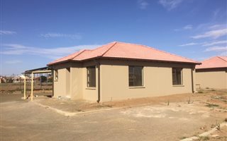 2 Bedroom Townhouse in Heidedal
