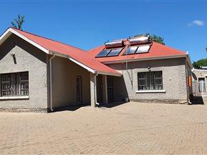 8 Bed House in Queenstown Central