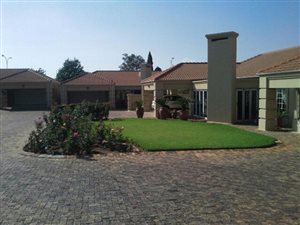 3 Bed Townhouse in Vanderbijlpark SE3