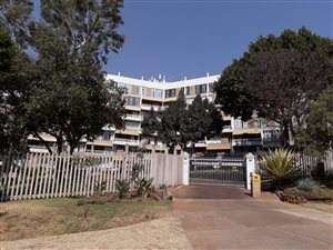 2 Bed Apartment in Groenkloof