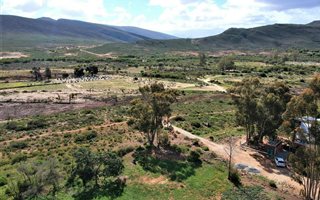 1023 m² Land available in McGregor