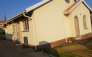 3 Bedroom House in Zakariyya Park