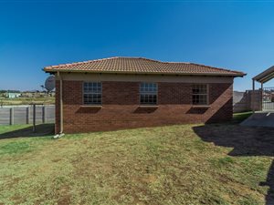 2 Bed House in The Reeds