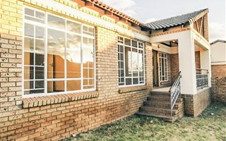 3 Bedroom Townhouse in Moreleta Park