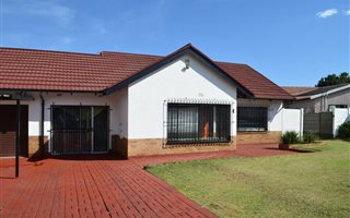 3 Bedroom House in Tulisa Park