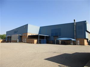 9600 m² Commercial space in Hughes