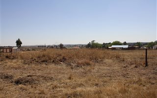 1400 m² Land available in Belfast