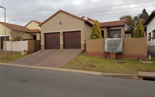 2 Bedroom Cluster in Bloubosrand