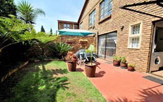 3 Bedroom Duplex in Ridgeway