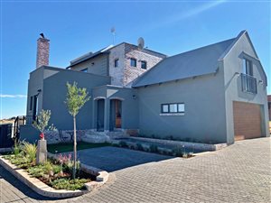 3 Bed Townhouse in Woodland Hills