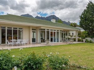 3 Bed House in Erinvale Estate