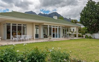 3 Bedroom House in Erinvale Estate