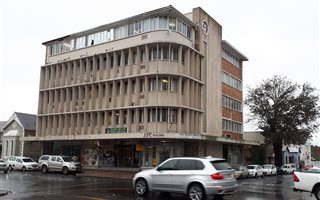 330 m² Commercial space in Paarl