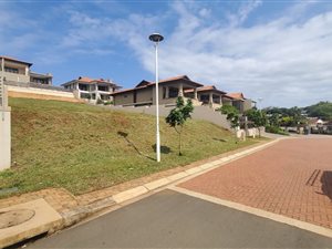 800 m² Land available in Izinga Estate
