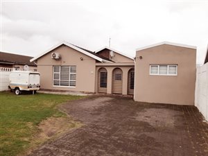 3 Bed House in Grassy Park