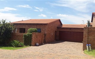 3 Bedroom Cluster in Honeydew Manor